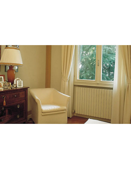 Termosifone Radiatore in Ghisa da 4 elementi / 4 colonne Tipo NeoClassic* 4/571 HP 600 mm Interasse 520 mm. Attacchi 1". DA V...