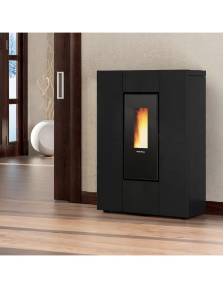 Stufa a Pellet 8,4 kW MARILENA PLUS 5.0 AD canalizzata Extraflame colore Nero - Climaway
