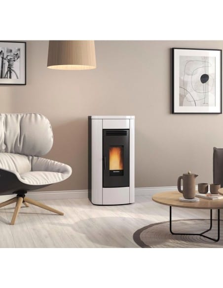 Stufa a Pellet 8 kW ventilata KLAUDIA AD EVO Nordica Extraflame colore Bianco - Climaway